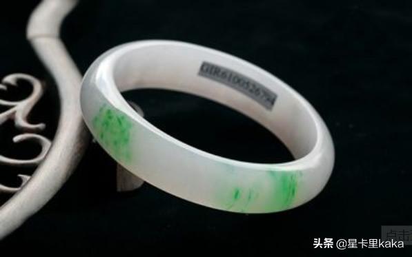翡翠怎么盘才能越来越润,翡翠玉手镯要如何保养才会使它持久透亮啊？