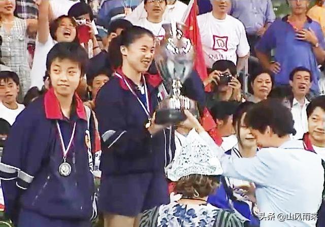 张怡宁让球福原爱:张怡宁为什么被称为“大魔王”，她和福原爱私底下关系怎样？