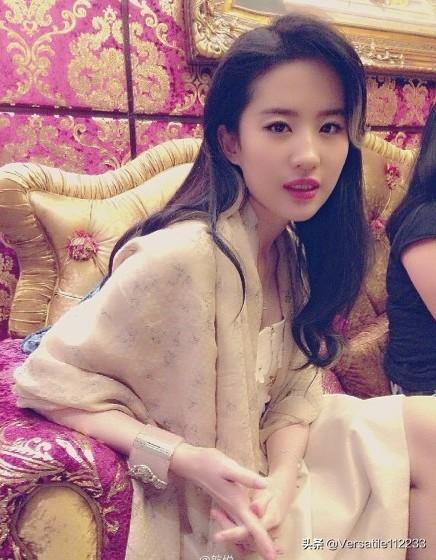 笑着活下去程小诺:杨幂和刘亦菲年龄相仿，你觉得到底她俩谁更美一些？