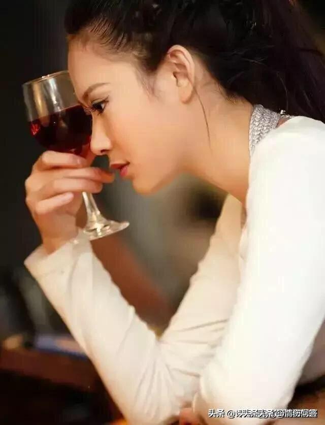不带酒字,却与酒有关的古诗句有哪些？