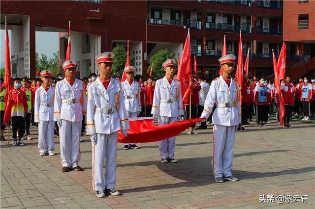今天我是升旗手本书记叙了什么？