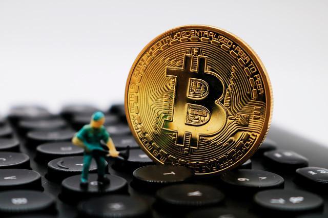 比特币怎么挖出来的:比特币涨到25万，家庭台式机24小时挖矿，多久能挖到一枚？