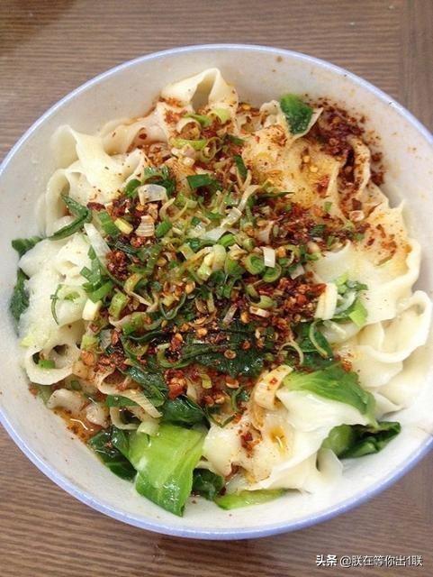 文章油泼面:陕西油泼面需要什么调料粉，才能做出美味的面？