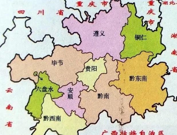 从地图上看,遵义和毕节接壤,遵义属于贵州省的正北方,而毕节属于贵州