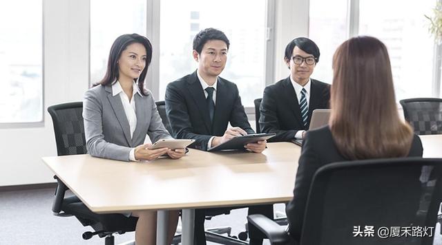因性格内向,求职门口迟迟不敢进入面试,怎么办？