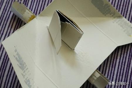 自制玩具飞机:科技小制作-烟盒手工制作一架飞机？