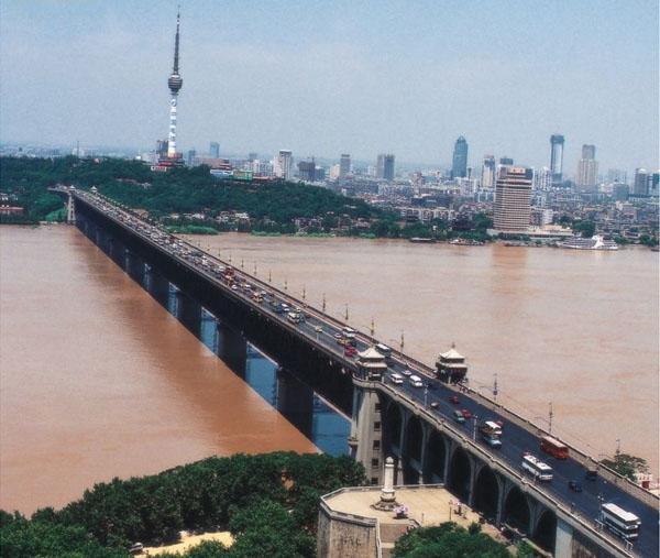 2,武汉的商业中心其实也好辨识,江汉路到六渡桥一带自然是老武汉的