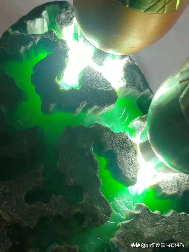 刀疤结翡翠场口特征,南齐小场区的场口及翡翠原石特征是什么？