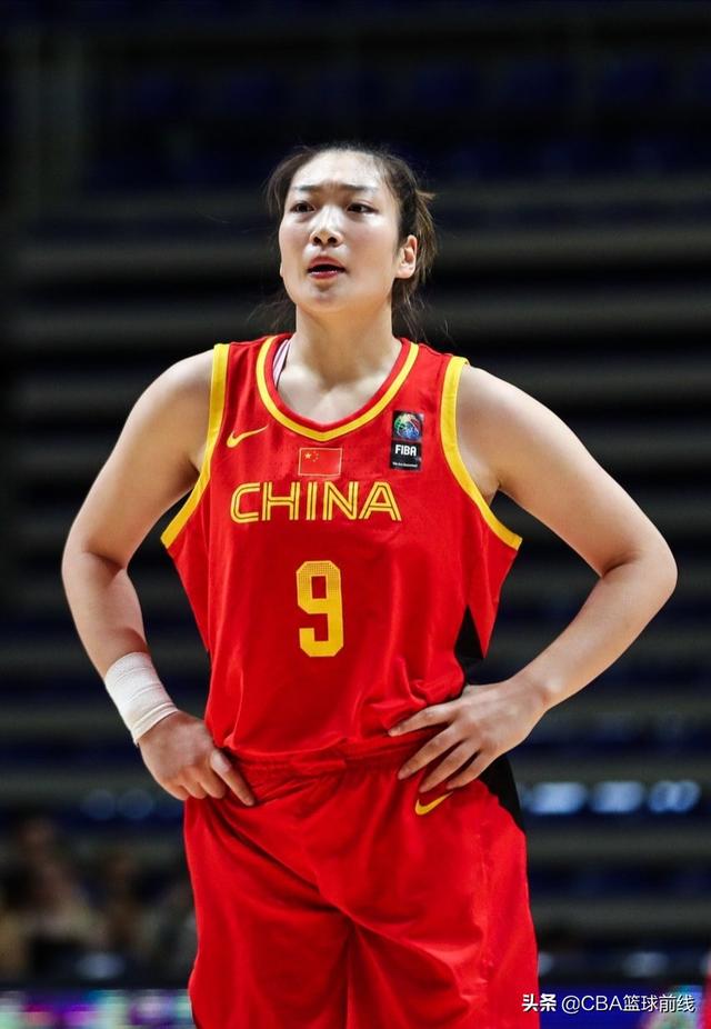 头条问答 - 李梦成长为中国女篮锋线上的新一姐,比起男篮一哥易建联又