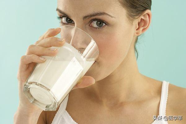 秋季中医食疗养生篇高血脂晕眩，牛奶、酸奶、豆浆、茶，哪种更适合高血压/高血脂的人喝