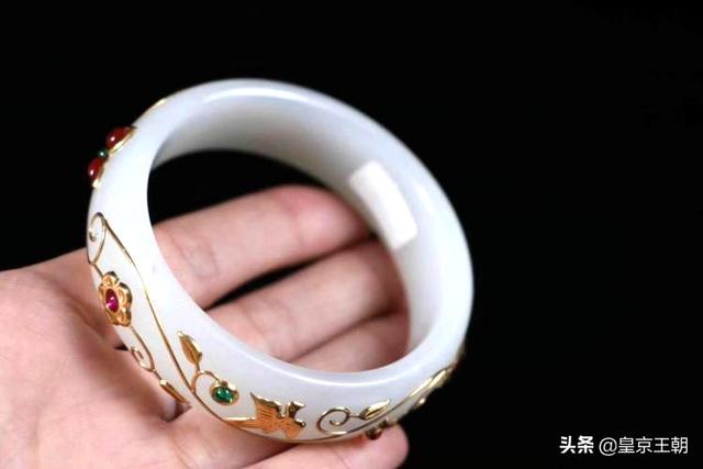 和田玉黄金吊坠是真假,黄金和田玉手镯项坠有工艺问题怎么办？