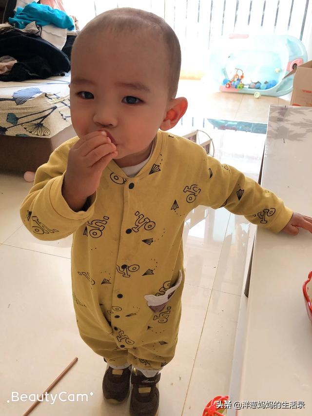 宝宝缺钙的症状有哪些:怎么样判断孩子需不需要补钙呢？ 宝宝缺钙的症状有哪些一岁