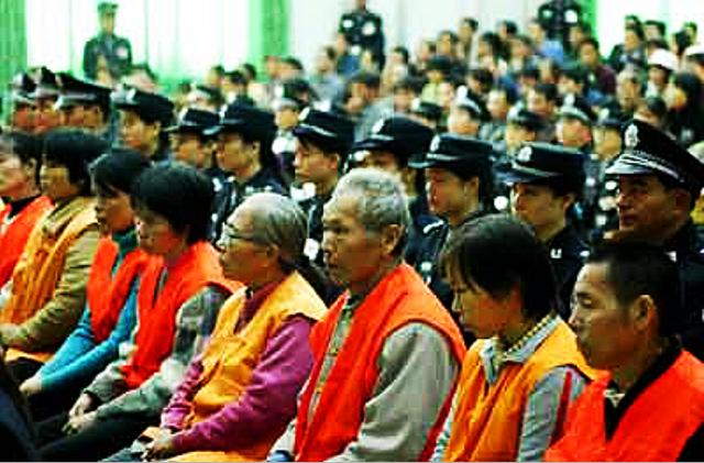 逛街认出被拐儿子:在你身边有没有发生过拐卖儿童的事件