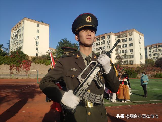 校级国旗护卫队穿军装,你怎么看？