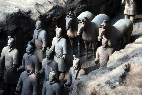 千年古墓走出活女尸:古代的活人陪葬，人进去以后能在墓穴里活多久