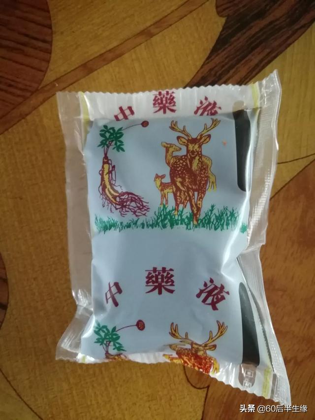 我在服用抗抑郁药时出现胸口肋骨疼痛,后背疼痛症状你也有吗？
