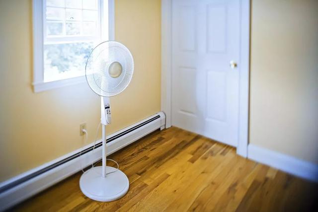养生堂夏季能不能用空调，夏天把空调和风扇一起打开，这种做法会更费电吗