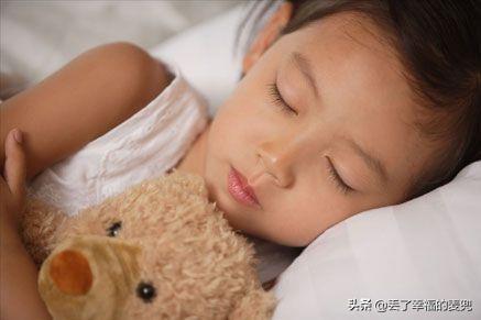 孩子到底几岁应该分房睡，还记得自己小时候是几岁分房睡吗现在的孩子2岁分房合适不
