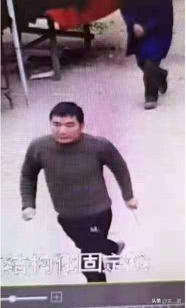 江西高安一男子在农贸市场持刀伤人，是由什么引发的？