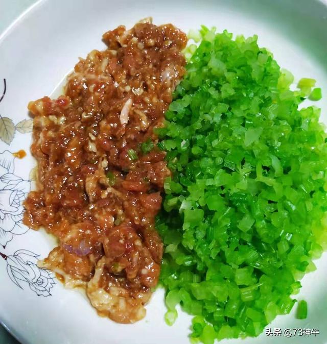 芹菜肉馅饺子怎么调馅,芹菜猪肉馅水饺的做法步骤图,怎么做好吃?