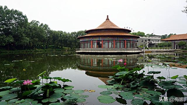 能不能将你自己创作的感觉最好的诗词歌赋等发出来给大家赏析一下？
