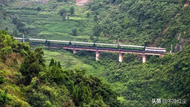 成都天宠网怎么样:让你去一趟四川旅游是选择开车自驾游还是坐火车风景游？ 成都宠来了怎么样