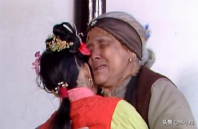 王思聪被撕腿毛:刘姥姥靠什么救回了巧姐，是妙玉那个价值不菲的成窑杯子吗