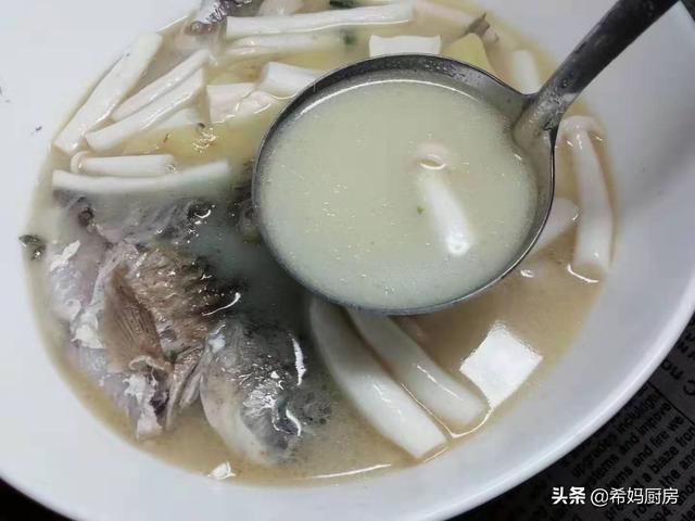 牛鞭汤好不好喝去腥很关键，羊杂汤怎么做才能奶白汤浓味道香而不油腻