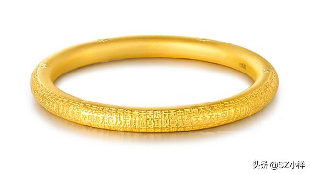 今年流行的金镯子图片,五十岁女人买金手镯什么图案最好？