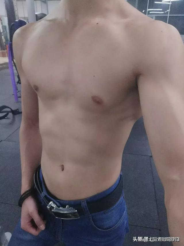 男星肌肉:为什么有的年轻人喜欢肌肉男