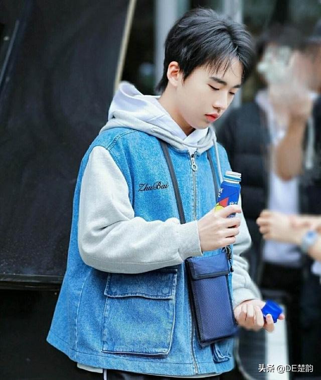 蔡徐坤郭麒麟搭肩:跑男第八季为什么不请肖战而是请郭麒麟？