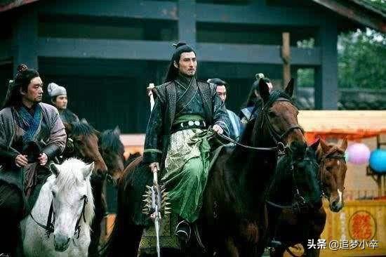 单雄信简介:《隋唐演义》中，单雄信为什么能成为绿林总瓢把子？