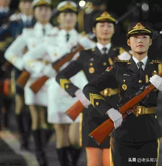 现任香港特首:现在都说女人地位提高了，真的假的？还是常见女人受气？