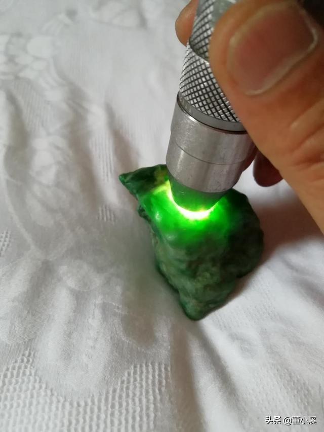 翡翠的雕刻工艺有哪些,如何从雕刻工艺上看玉雕作品好坏？