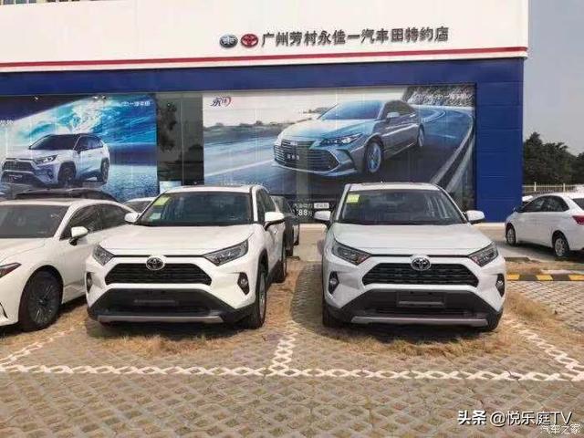 钛晶图片,新款荣放珍珠白和钛晶灰哪个颜色好好看？