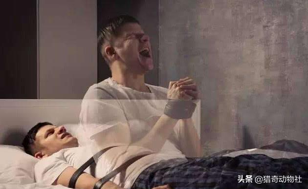 千万不能在家放大悲咒:在小区楼下跳广场舞的大妈们被居民放大悲咒神曲驱散，你怎么看