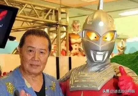 筱原凉子:奥特曼和人间体同框的话，哪一对的形象最贴切