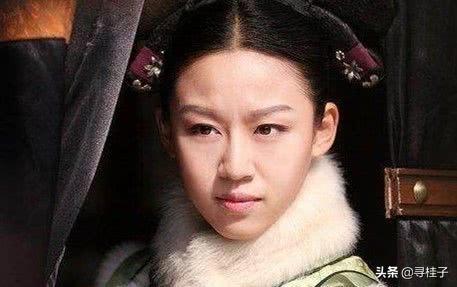 甄嬛传祺贵人:甄嬛传：祺贵人从冷宫跑出来时为何是光着脚的