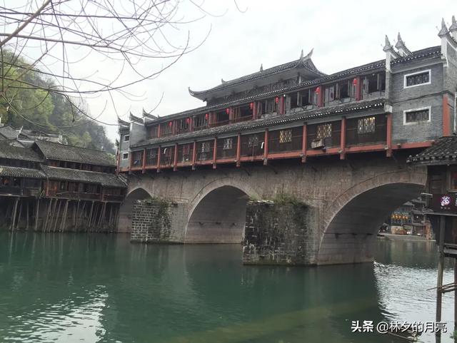 凤凰古城简介:听说凤凰古城很美，请简单介绍一下？