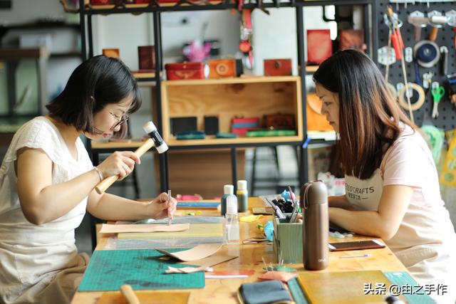 尼罗鳄和凯门鳄的大小:如何开始学习手工皮具制作？