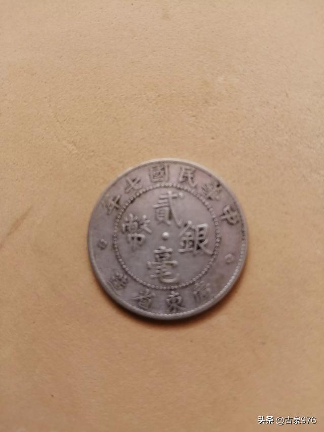 马恩岛猫币的价格:请问这个值钱吗？现在值多少钱？