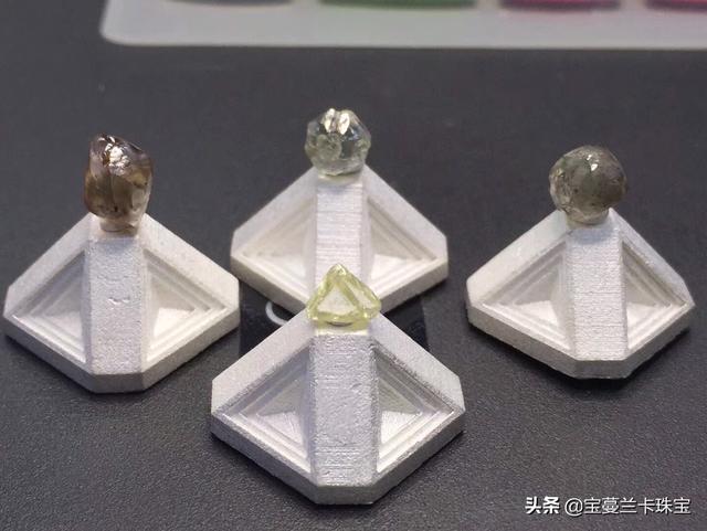 裸钻鉴别,怎样快速用肉眼辨别钻石的真假？