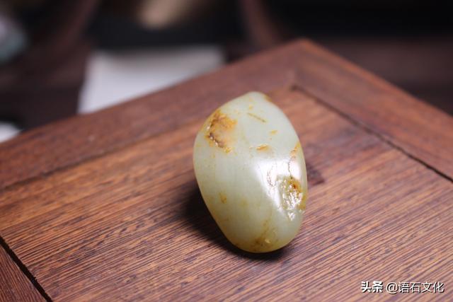 什么叫和田玉籽料,和田玉籽料和俄料的区别到底在哪里？