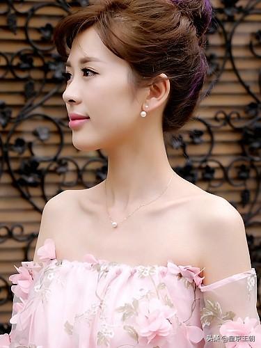李嘉欣的姐姐:怎么看亦舒称李嘉欣是「木头美人」