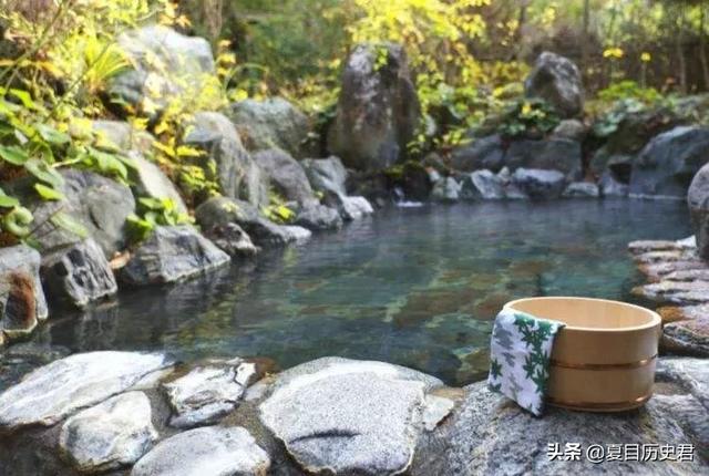日本的男女混浴温泉,禁止穿衣服,女性该如何保护隐私？