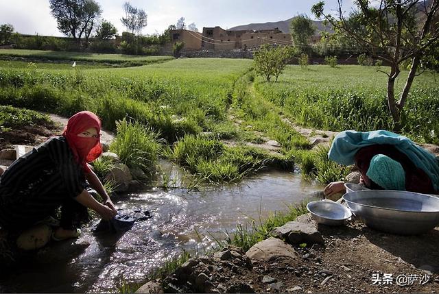 阿富汗何以成为全球最大鸦片生产国，土地贫瘠的阿富汗靠什么养活4000万人口？