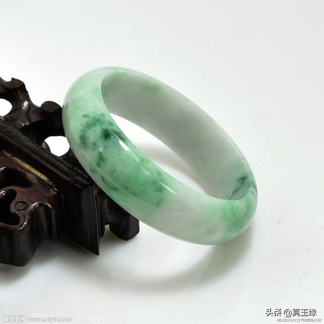 北京买玉手镯去哪里买,小白买翡翠镯子应该去哪？