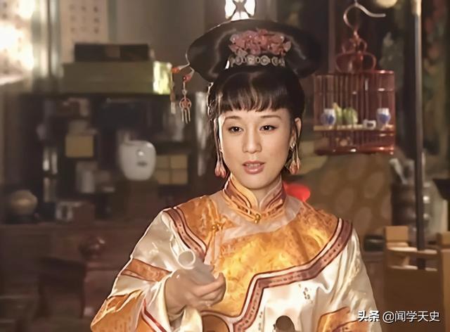 《康熙王朝》中容妃是康熙最喜欢的妃子，为什么会被康熙送入宗人府，后来又杀死所有看见她刷马桶的人？插图24