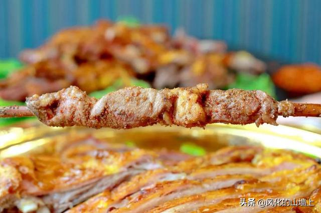 甘肃发现白化野骆驼:迪拜能吃骆驼，国内什么地方能吃骆驼