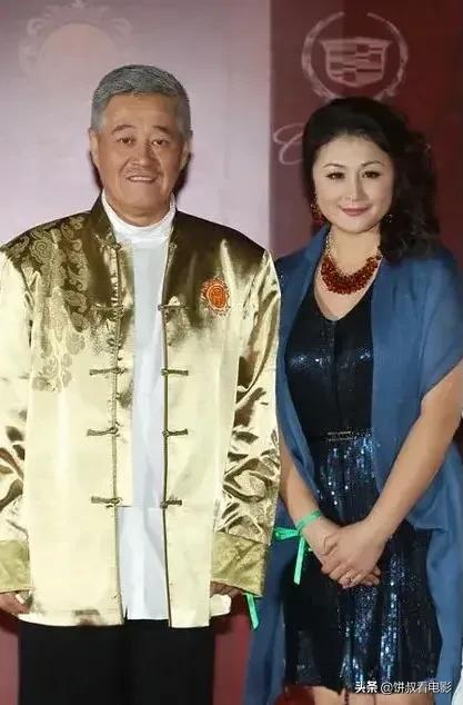 为什么“谢大脚”车祸去世会上人民日报？赵本山为何一言不发？